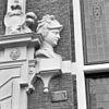 Huis met de Hoofden, hoofd naast ingangspartij rechter zijde - Amsterdam - 20018050 - RCE -  Huis met de Hoofden: Huis met de Hoofden, hoofd naast ingangspartij rechter zijde 