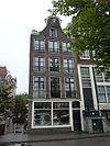 Pand met ingezwenkte halsgevel