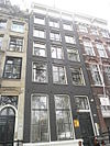 Prins Hendrikkade 132, Amsterdam -  Building with gable under straight cornice  Pand met gevel onder rechte lijst met consoles 