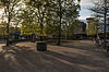 MuiderpoortStationMonument4mei -  In 1936-1938 tot stand gekomen vrijstaand SEINHUIS bij het eveneens in die jaren gebouwde Muiderpoortstation. Foto: 4mei2012, bij het herdenkingsmonument 