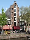 Pakhuis met puntgevel