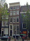 Pand met gevel onder rechte lijst
