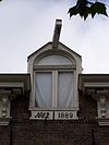 Nieuwmarkt 12 detail - This image was uploaded as part of Wiki Loves Monuments 2011. Afrikaans | Ð±ÐµÐ»Ð°Ñ€ÑƒÑÐºÐ°Ñ | Ð±ÐµÐ»Ð°Ñ€ÑƒÑÐºÐ°Ñ (Ñ‚Ð°Ñ€Ð°ÑˆÐºÐµÐ²Ñ–Ñ†Ð°)â€Ž | brezhoneg | catalÃ  | ÄeÅ¡tina | dansk | Deutsch | Zazaki | English | Esperanto | espaÃ±ol | eesti | franÃ§ais | Frysk | galego | Alemannisch | ×¢×‘×¨×™×ª | magyar | italiano | LÃ«tzebuergesch | Ð¼Ð°ÐºÐµÐ´Ð¾Ð½ÑÐºÐ¸ | à´®à´²à´¯à´¾à´³à´‚…