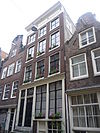 Pand met gevel onder rechte lijst