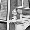 Huis met de Hoofden, hoofd naast ingangspartij rechter zijde - Amsterdam - 20018052 - RCE -  Huis met de Hoofden: Huis met de Hoofden, hoofd naast ingangspartij rechter zijde 