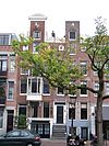 Pand met halsgevel met twee oeils-de-boeuf