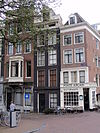 Huis met gevel onder rechte lijst