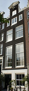 Pand met halsgevel
