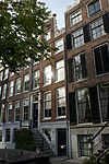 Pand met halsgevel