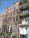 Pand met halsgevel
