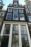 Herengracht59.JPG -  De Hond- Dit voorname huis werd in 1659 gebouwd in opdracht van de doopsgezinde koopman Isacq van Halmael, mogelijk als belegginsobject voor de verhuur. Het kreeg als naam 