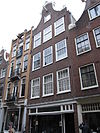 Amsterdam, Reestraat 12 -  huis, vanwege de zandstenen afdekkingen van de klokvormige top