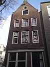 Laagte Kadijk 29, Amsterdam -  Building with gable of later date.  Huis met latere puntgevel 