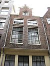 Huis met gevel onder betrekkelijk nieuwe punttop