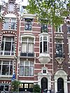 In de straatwand opgenomen herenhuis in eclectische trant