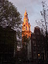 Zuiderkerk in Amsterdam vanaf de kruising van de Raamgracht met de Groenburgwal -  Zuider Church of Amsterdam as seen from Raamgracht/Groenburgwal 