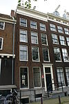 Pand met gevel onder rechte lijst