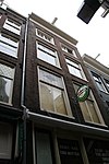 Pand met gevel onder noodlijst