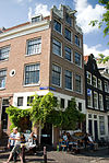 Hoekhuis met halsgevel