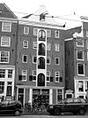 Pakhuis met gevel onder punttop