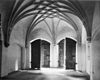 Interieur noord portaal - Amsterdam - 20011991 - RCE -  Oude Kerk: interieur noord portaal 