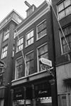 Pand met gevel onder rechte lijst
