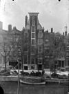 Voorgevel grachtenpand - Amsterdam - 20020948 - RCE -  Voorgevel/ Grachtenhuis: Voorgevel grachtenpand (opmerking: In: Buiten ; 19(1925), nr. 49, p. 584) 