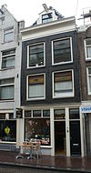 Huis met gevel onder rechte lijst