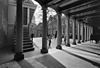 Overzicht op de jongensplaats van het voormalige Burgerweeshuis, vanuit de galerij - Amsterdam - 20014034 - RCE -  Amsterdams Historisch Museum: Overzicht op de jongensplaats van het voormalige Burgerweeshuis, vanuit de galerij 