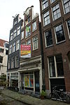 Pand met halsgevel