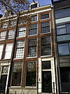 Pand met gevel onder rechte lijst