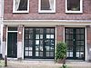Huis, vanwege de zandstenen afdekkingen van de klokvormige top