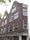 Hoekhuis van hoofdzakelijk 19e-eeuws voorkomen