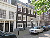 Pand onder dwars dak met houten pui