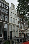 Pand met gepleisterde zandstenen halsgevel