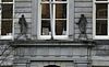 Voorgevel, detail van ingangspartij - Amsterdam - 20353495 - RCE -  HUIS SWEEDERIJCK: Voorgevel, detail van ingangspartij (opmerking: Gefotografeerd voor: P.M. Fischer, Ignatius en Jan van Logteren, Alphen a/d Rijn 2005.) 