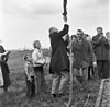 Korenmolen, tijdens de ingebruikneming door de burgemeester - Middenbeemster - 20158856 - RCE -  De Nachtegaal: Korenmolen, tijdens de ingebruikneming door de burgemeester 