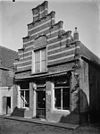 Overzicht voorgevel - Enkhuizen - 20070971 - RCE -  Winkel: Overzicht voorgevel (opmerking: In: Buiten ; 13(1919), nr. 25, p. 300) 