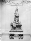 Interieur- monument voor Pieter Teyler van der Hulst, in het trappenhuis - Haarlem - 20099252 - RCE -  Teylerstichting: Interieur: monument voor Pieter Teyler van der Hulst, in het trappenhuis 