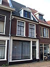 Pand met lijstgevel onder zadeldak