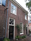 Pand met tuitgevel aan de nassaulaan