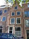 Pand met trapgevel met leeuwenkop consoles