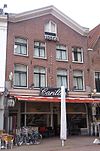Pand met voorgevel. Architectuur van goede kwaliteit, karakteristiek voor de periode