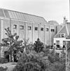 Exterieur OVERZICHT MET ZINKBEKLEDE GEVELWAND VAN MUSEUMZALEN, GLASDAK, GLASKOEPEL - Haarlem - 20287925 - RCE -  Teylerstichting: Exterieur OVERZICHT MET ZINKBEKLEDE GEVELWAND VAN MUSEUMZALEN, GLASDAK, GLASKOEPEL 