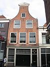 Pand met grote halsgevel