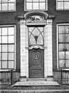 Ingangspartij - Haarlem - 20097908 - RCE -  Ingangspartij: Ingangspartij (opmerking: In: Buiten ; 18(1924), nr. 46, p. 552) 
