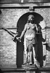 Beeld van Justitia, in nis in de voorgevel - Haarlem - 20096046 - RCE -  Stadhuis: Beeld van Justitia, in nis in de voorgevel 