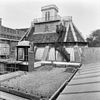 Dak van de Ovale zaal, met op de nok de sterrenwacht - Haarlem - 20275832 - RCE -  Teylerstichting: Dak van de Ovale zaal, met op de nok de sterrenwacht 