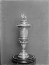 Zilveren gildebeker - Haarlem - 20099024 - RCE -  Frans Halsmuseum: Zilveren gildebeker (opmerking: In: Buiten ; 9(1915), nr. 50, p. 595) 