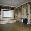 INTERIEUR, OVERZICHT ZAAL, ZIJDEBEKLEDING - Haarlem - 20281354 - RCE -  Huis Barnaart: INTERIEUR, OVERZICHT ZAAL, ZIJDEBEKLEDING 
